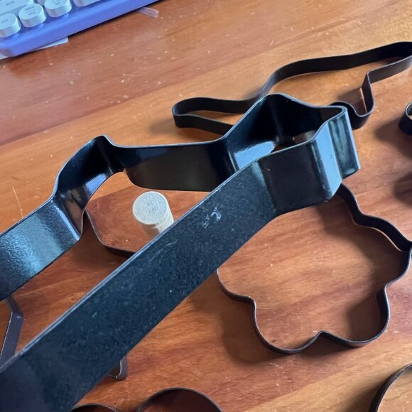 8 Vintage Metal Cookie Cutters, Cookie Molds, Pancake Molds, Gift Tag Cutouts - Picture 9 of 10